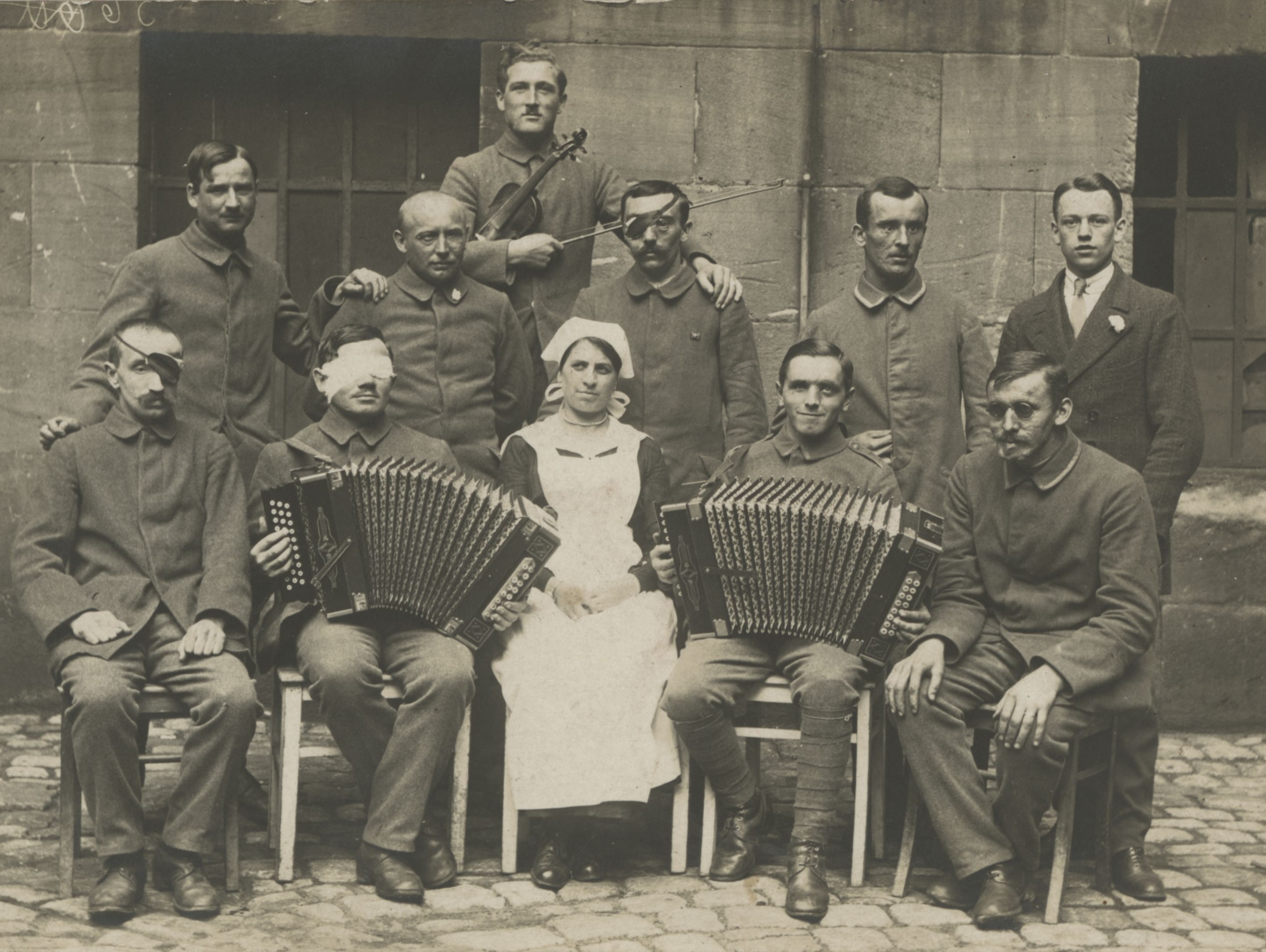 Wounded soldiers with instruments and a nurse, ca. 1914-1918