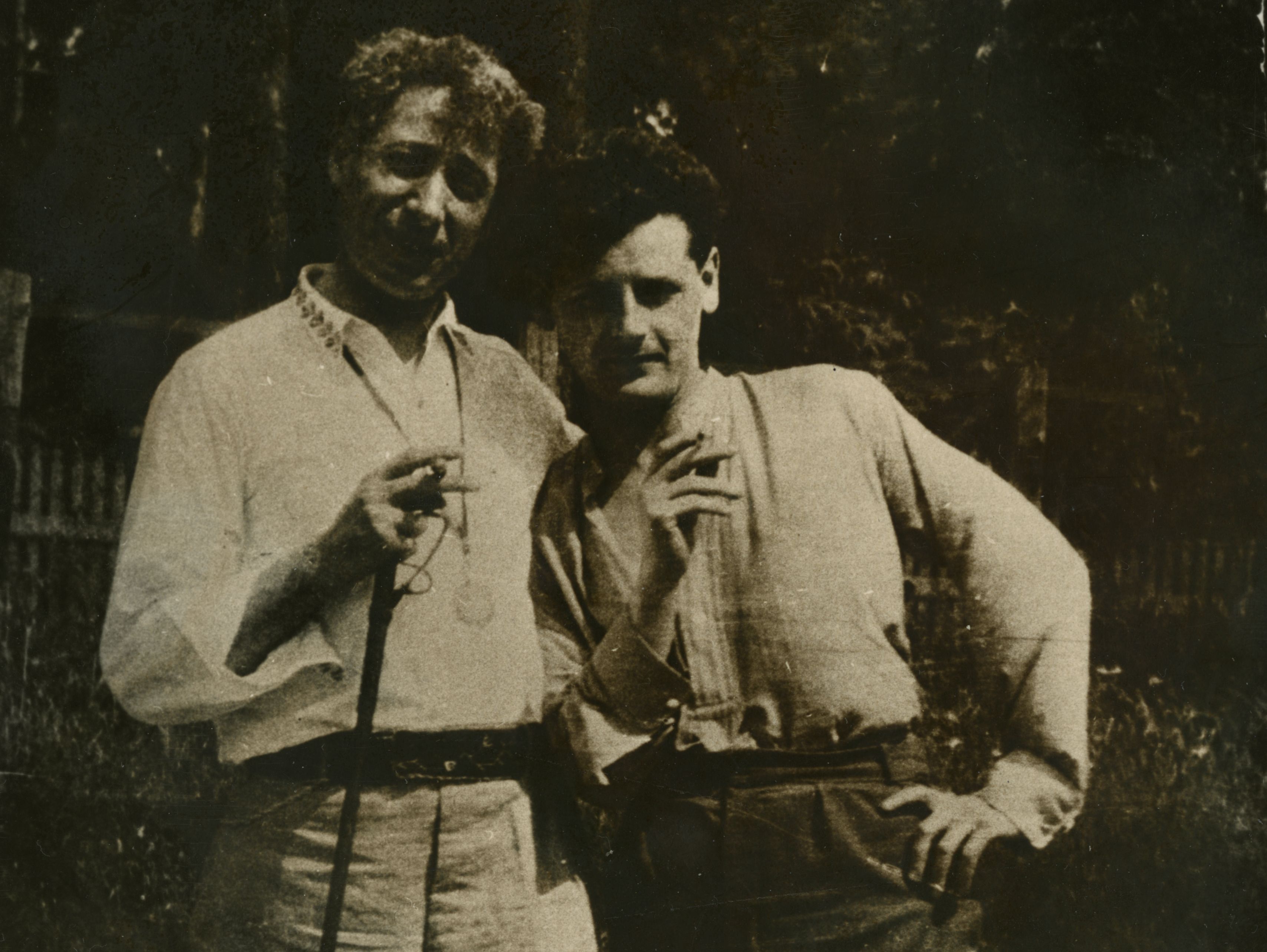Photograph of Peretz Markish with Moishe Nadir, 1926 