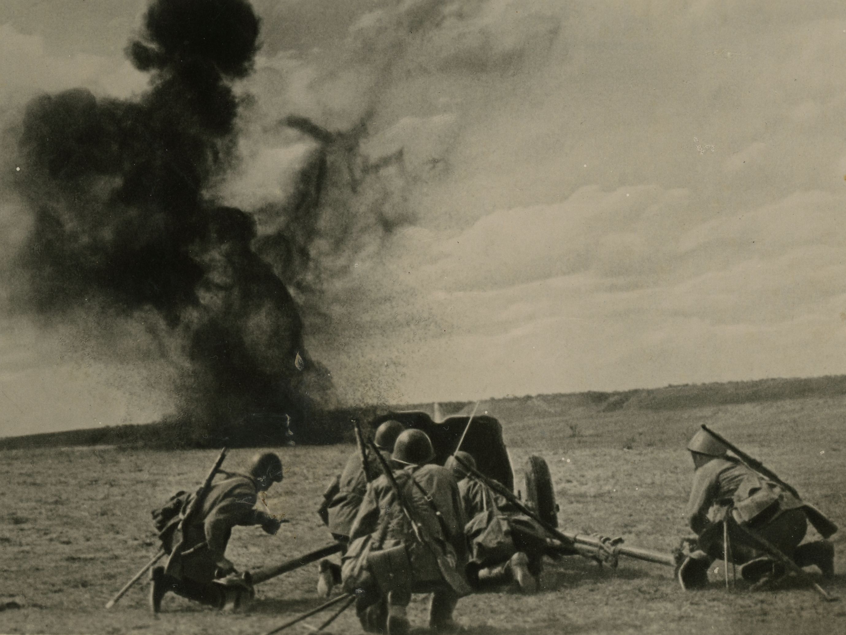 Artillery conducting direct fire, ca. 1941-1945